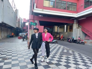 Edan! Tren Citayam Fashion Week Merambah Hingga ke Jalan Tunjungan Surabaya
