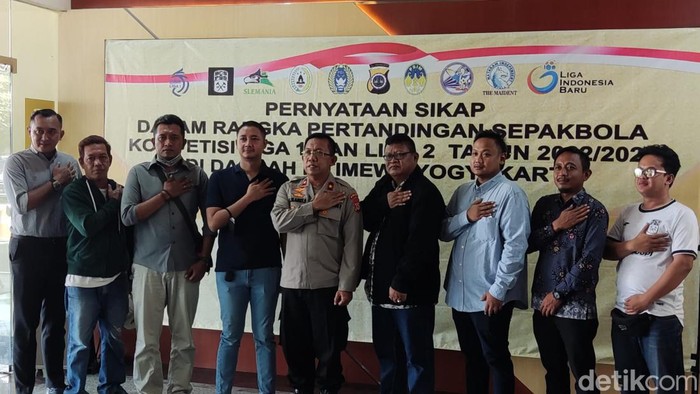 Polda DIY undang manajemen tim dan suporter untuk ikut jaga kondusivitas selama kompetisi sepakbola di Yogyakarta, Kamis (21/7/2022).