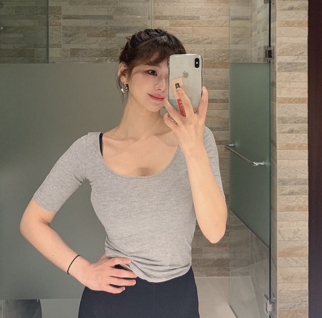 Namun Maeng Seung Ji dengan tegas membantah bahwa dirinya wanita bayaran. Pada Jumat (17/7/2022), wanita 36 tahun itu membocorkan isi DM Instagram ‘muncikari’ yang mewakili klien pria berumur 20an. Foto: dok. Instagram @loveyoumaeng