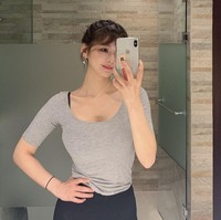 Namun Maeng Seung Ji dengan tegas membantah bahwa dirinya wanita bayaran. Pada Jumat (17/7/2022), wanita 36 tahun itu membocorkan isi DM Instagram ‘muncikari’ yang mewakili klien pria berumur 20an. Foto: dok. Instagram @loveyoumaeng