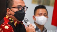 Pihak pengacara Mardani Maming, Denny Indrayana cs bertanya kepada Aan terkait kewenangan penyelidikan dan penyidikan oleh KPK.