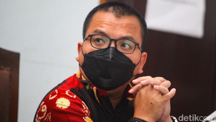 Sidang praperadilan mantan Bupati Tanah Bumbu Mardani Maming atas penetapan tersangkanya oleh KPK digelar hari ini. Pakar hukum Aan Eko Widiarto dihadirkan pihak Mardani.