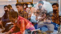 Sidang praperadilan dibuka untuk umum. Peserta sidang mendengar penjelasan saksi ahli.