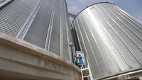 Perum Bulog sudah membangun infrastruktur pabrik penggilingan dan pengolahan beras modern (Modern Rice Milling Plant/MRMP) sebanyak 10 unit di daerah-daerah sentra produksi padi Indonesia yang salah satunya berlokasi di Kabupaten Kendal Jawa Tengah.
