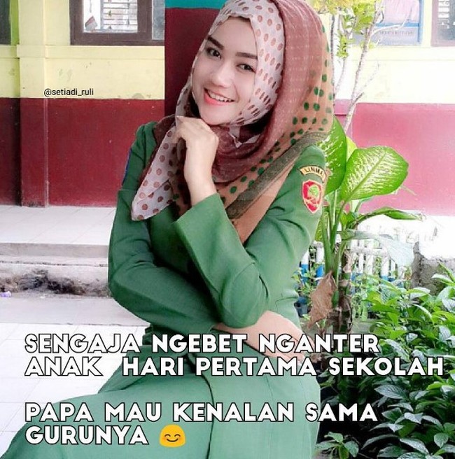 Mungkin niat kenalannya biar lebih dekat. Jadi lebih mudah kalau mau bertanya soal tugas sekolah si anak. Benar atau salah nih? Foto: Instagram/@setiadi_ruli