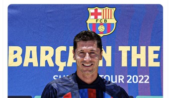 Lewandowski resmi diumumkan membela Barcelona. Foto: Twitter