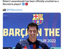 Meme Lewandowski Resmi Bela Barcelona Ramai di Linimasa