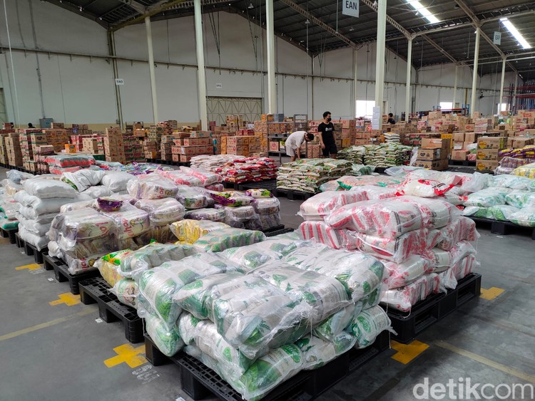 Mengintip Gudang Super Besar Blibli, Apa Isinya? Mengintip Gudang Super Besar Blibli, Apa Isinya?