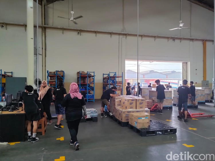 Mengintip Gudang Super Besar Blibli, Apa Isinya? Mengintip Gudang Super Besar Blibli, Apa Isinya?