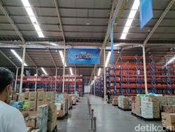 Mengintip Gudang Super Besar Blibli, Apa Isinya?