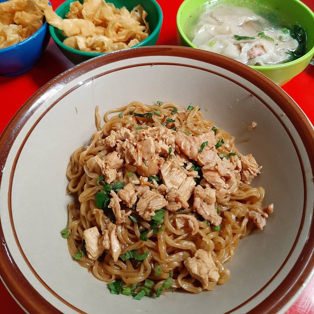 mie ayam dalam gang yang larik-manis