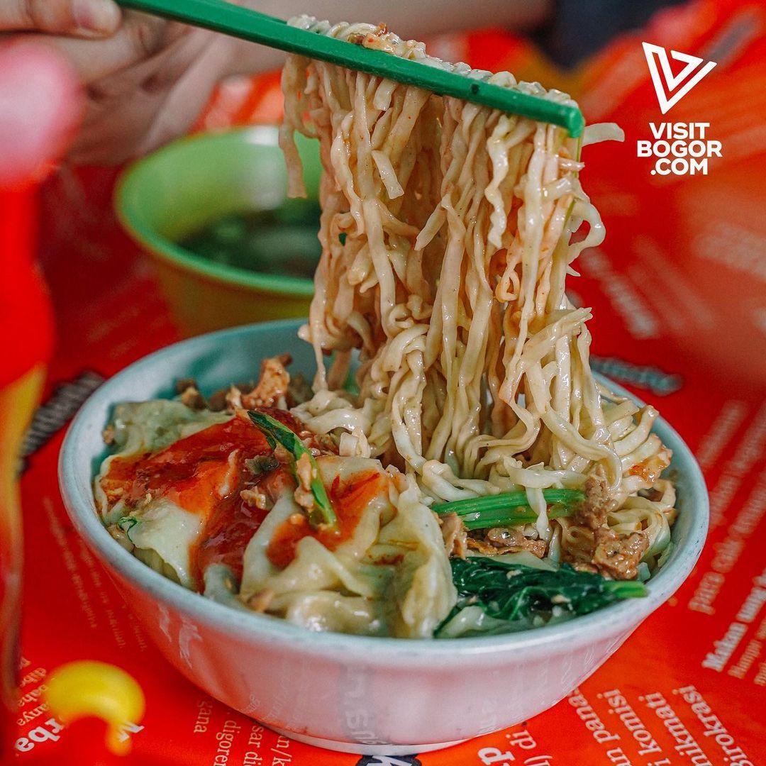 mie ayam dalam gang yang larik-manis