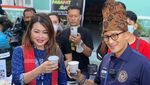 Momen Sandiaga Uno Sambangi Desa Tigarihit di Pinggiran Danau Toba