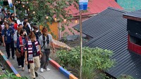 Untuk menuju Tigarihit pelancong harus menempuh jarak 78 km atau sekitar 1 jam 57 menit dari Bandara Silangit, Tapanuli Utara, Sumatera Utara. Bicara potensi alam, destinasi ini tak perlu diragukan. Bahkan keindahannya telah terkenal dunia.  