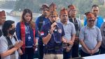 Momen Sandiaga Uno Sambangi Desa Tigarihit di Pinggiran Danau Toba