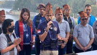 Menteri Pariwisata dan Ekonomi Kreatif/ Badan Pariwisata dan Ekonomi Kreatif (Menparekraf/Baparekraf) Sandiaga Salahuddin Uno menyambangi Desa Tigarihit di Kecamatan Girsang Sipanganbolon, Simalungun, Sumatera Utara, Rabu (20/7/2022). 