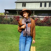 Nadya mengungkapkan kepindahannya ke sebuah desa pegunungan tersebut membuatnya menjadi lebih bahagia.Happiness is time for some sound healing on a Sunday,” begitulah keterangan di fotonya ini. Foto: dok. Instagram/@nadyahutagalung