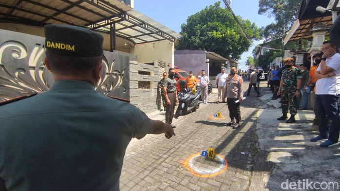 Tim gabungan TNI - Polri melakukan oleh Tempat Kejadian Perkara (TKP) lanjutan di lokasi penembakan istri TNI di Semarang, Kamis (21/7/2022).