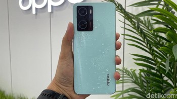 Oppo A57 ditenagai Helio G35 dan RAM 4 GB. Baterainya 5.000 mAh. Foto: Adi Fida Rahman/detikINET