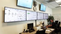 Seorang anggota staf bekerja di Groundwater Replenishment System (GWRS) di Orange County Water District, Fountain Valley, California, Amerika Serikat, Rabu (20/7/2022).  