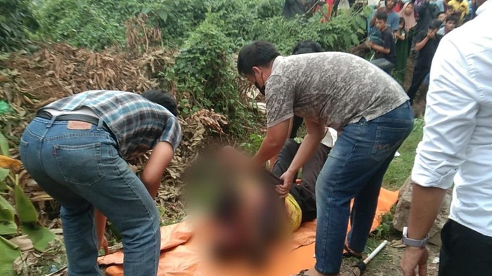 Petugas kebersihan Pemkot Palembang ditemukan tewas di selokan. Foto: Prima Syahbana/detikSumut