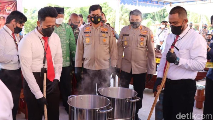 Pemusnahan 48 kg kokain yang ditemukan di Anambas, Kepri.