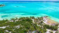 Sun Oil yang berbasis di Bahama mengatakan dalam sebuah pernyataan, anggota awak di atas kapal bernama MT Arabian menemukan kebocoran saat mengeluarkan bahan bakar. Prosedur pemulihan pantai yang tercemar bahan bakar tersebut terus dikerjakan.