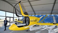 Tidak hanya pesawat terbang, sebuah model taksi udara otonom eVTOL Wisk Aero juga dipamerkan.