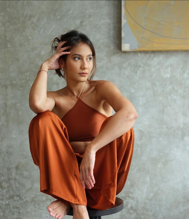 Pevita Pearce pun memberi jawaban menohok. @ajikurnia94 bukan bermaksud apa-apa tetapi apa yang saya lakukan untuk diri saya sendiri bukan untuk cowok seperti anda, balasnya. Foto: Instagram/@pevpearce