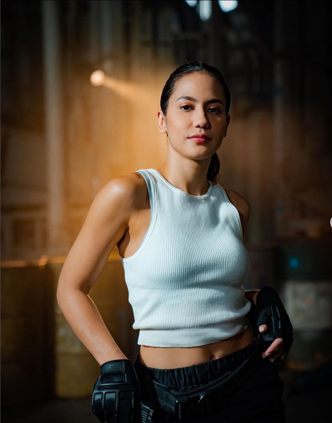 Pevita Pearce pun kerap memperlihatkan aktivitasnya olahraga di gym maupun outdoor. Foto: Instagram/@pevpearce