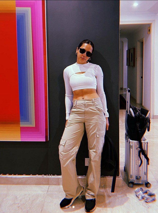 Komentar dari salah satu netizen itu menyebut bahwa bentuk tubuh Pevita Pearce kurang feminin karena berotot. Dia menilai pria biasanya lebih suka wanita bertubuh feminin. “Bentuk tubuh wanita yang seharusnya, bukan berotot, tulis akun @ajikurnia94. Foto: Instagram/@pevpearce