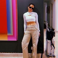 Komentar dari salah satu netizen itu menyebut bahwa bentuk tubuh Pevita Pearce kurang feminin karena berotot. Dia menilai pria biasanya lebih suka wanita bertubuh feminin. “Bentuk tubuh wanita yang seharusnya, bukan berotot, tulis akun @ajikurnia94. Foto: Instagram/@pevpearce