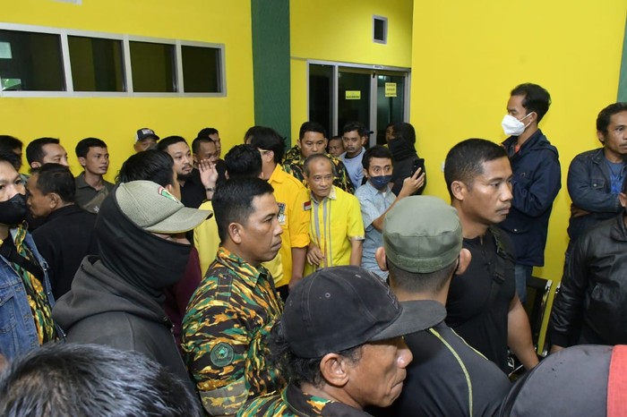 Ricuh di Kantor DPD I Golkar Sulsel