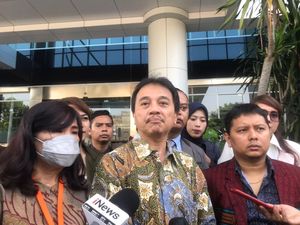 Roy Suryo Mengaku Diteror Usai Bongkar Akun Penyebar Meme Stupa
