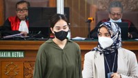 Latifah Nabilah Sari (kanan), dokter yang membuat visum et repertum YouTuber M Kace dihadirkan sebagai saksi dalam sidang lanjutan ini.