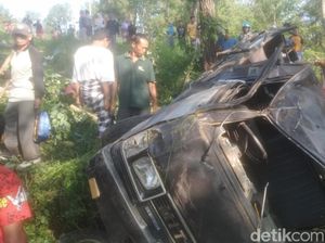 Detik-detik Pikap Angkut Rombongan Hajatan Masuk Jurang di Brebes