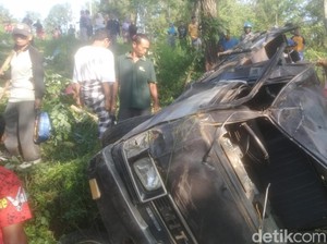 Detik-detik Pikap Angkut Rombongan Hajatan Masuk Jurang di Brebes