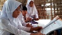 Kondisi siswa SDN Handayung Ratu di Lampung Utara mengikuti kegiatan belajar mengajar. (Tommy Saputra/detikSumut)