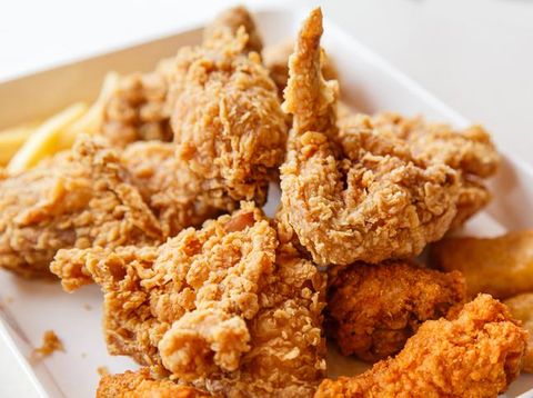 Siasat makan fast food saat diet