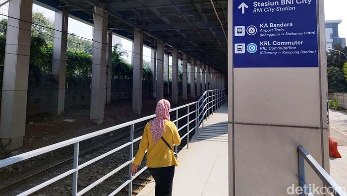 Stasiun BNI City bakal dipakai untuk naik turun KRL Commuter Line. Beberapa persiapan sudah dilakukan untuk membuat Stasiun BNI City jadi tempat naik turun KRL Commuter Line.