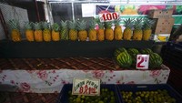 Di pasar grosir utama Panama yang memasok supermarket dan konsumen individu, ada sedikit lalu lintas pejalan kaki pada hari Rabu. Meja pajangan yang biasanya ditumpuk tinggi dengan produk yang ditawarkan jauh lebih sedikit. Beberapa sayuran kekurangan pasokan seperti selada dan tomat.