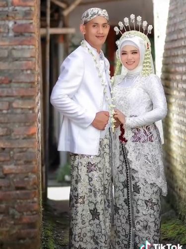 Viral pengantin sesi foto di kompor dan gang. Viral pengantin sesi foto di kompor dan gang.