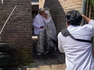 Viral Pengantin di Desa Sesi Foto Dekat Kompor, Tak Sangka Hasilnya Begini