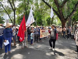 Puluhan Warga Palas Demo di DPRD Sumut Soal Konflik Tanah