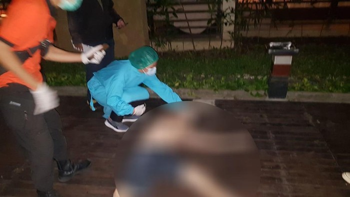 WN Australia ditemukan tewas akibat terjatuh dari lantai empat sebuah hotel di Jalan Raya Seminyak, Kecamatan Kuta, Kabupaten Badung, Bali.