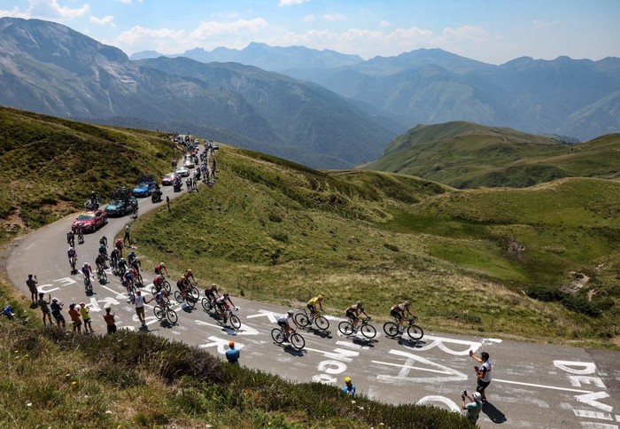 1410128984 HAUTACAM, FRANCE - JULY 21: Tadej Pogacar of Slovenia and UAE Team Emirates - White Best Young Rider Jersey competes in the chase while fans cheer during the 109th Tour de France 2022, Stage 18 a 143,2km stage from Lourdes to Hautacam 1520m / #TDF2022 / #WorldTour / on July 21, 2022 in Hautacam, France. (Photo by Tim de Waele/Getty Images)