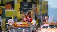 Sorak sorai penonton pada etape 18 TDF 2022, Kamis (21/7/2022). TDF 2022 akan berakhir di Ibu Kota Paris, Minggu (24/7/2022). (Dario Belingheri/Getty Images)