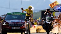 Ekspresi Jonas Vingegaard saat finish pertama di Etape 18. Kemenangan ini mengunci tropi TDF 2022 karena selisih waktu cukup jauh dengan posisi kedua, Tadej Pogacar, hingga 3 menit 26 detik. Jika tidak ada kejadian luar biasa, Vingegaard tidak akan terkejar pada 3 etape terakhir. (Dario Belingheri/Getty Images)