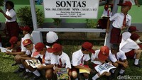 Sekolah menjadi ladang ilmu bagi para pelajar, anak-anak yang menjadi bibit masa depan bangsa sudah selayaknya mendapatkan hak yang sama untuk mendapatkan pendidikan yang merata. Foto: Rachman_punyaFOTO