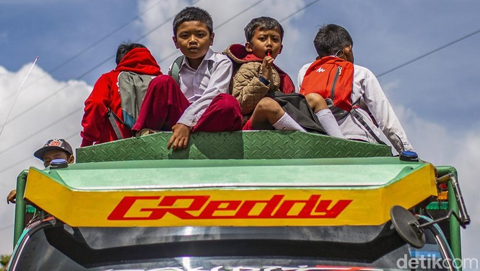 Asa Anak Indonesia dalam Bingkai Kamera Memperingati Hari Anak Nasional yang jatuh pada 23 Juli selalu saja dirayakan dengan berbagai kegiatan. Tapi, tahukah apa yang kini sebenarnya dirasakan anak-anak Indonesia? Ini potretnya.